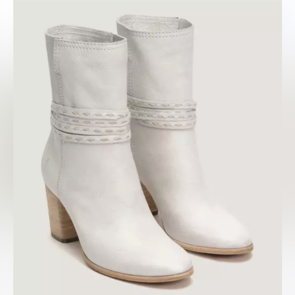 NWOT Frye Leather Cream Boots
